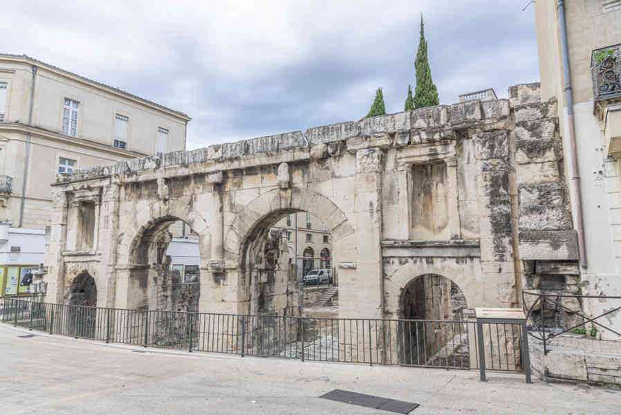 Francia - Nimes 017 - Puerta de Augusto.jpg